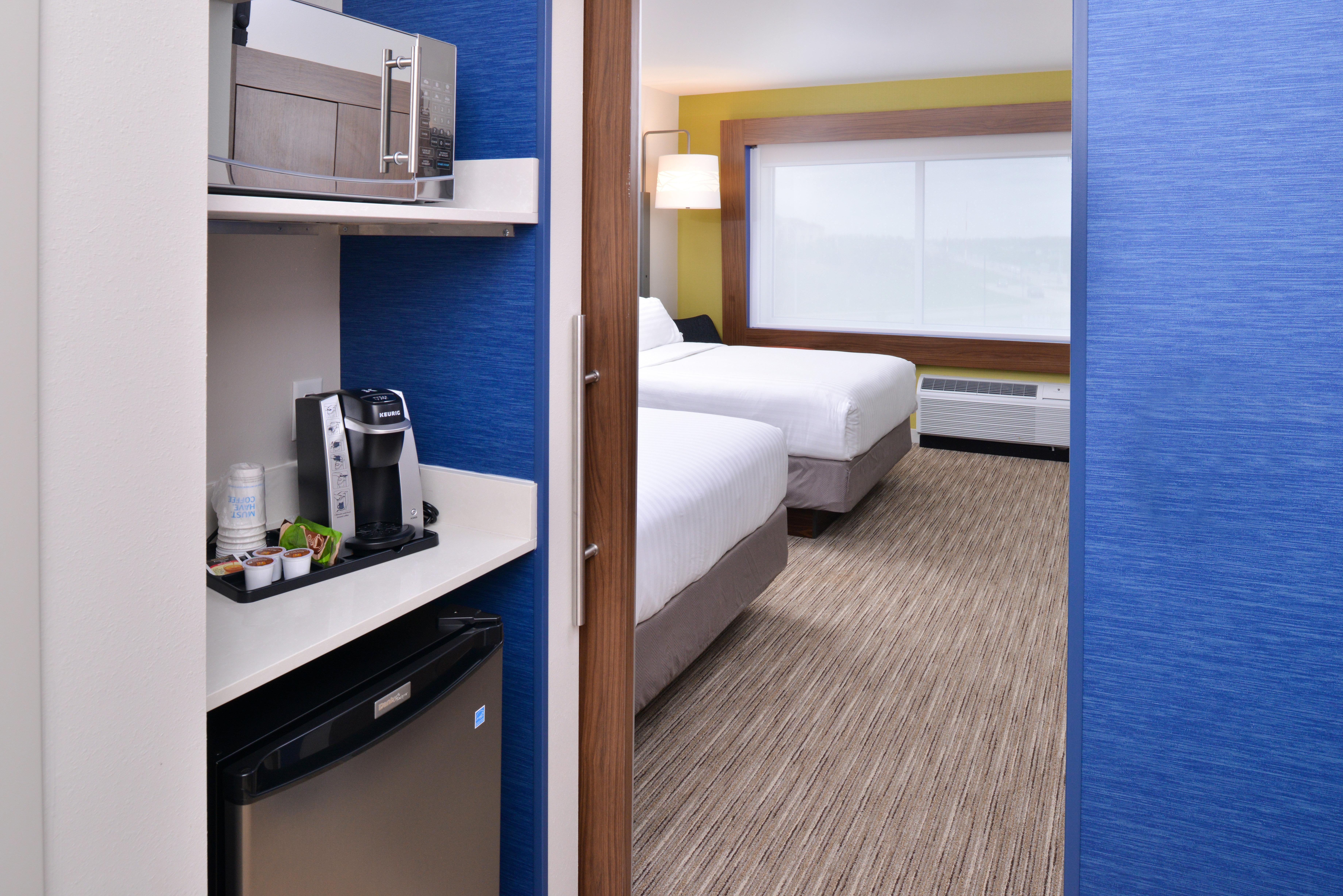Holiday Inn Express & Suites Madison By Ihg Exterior foto