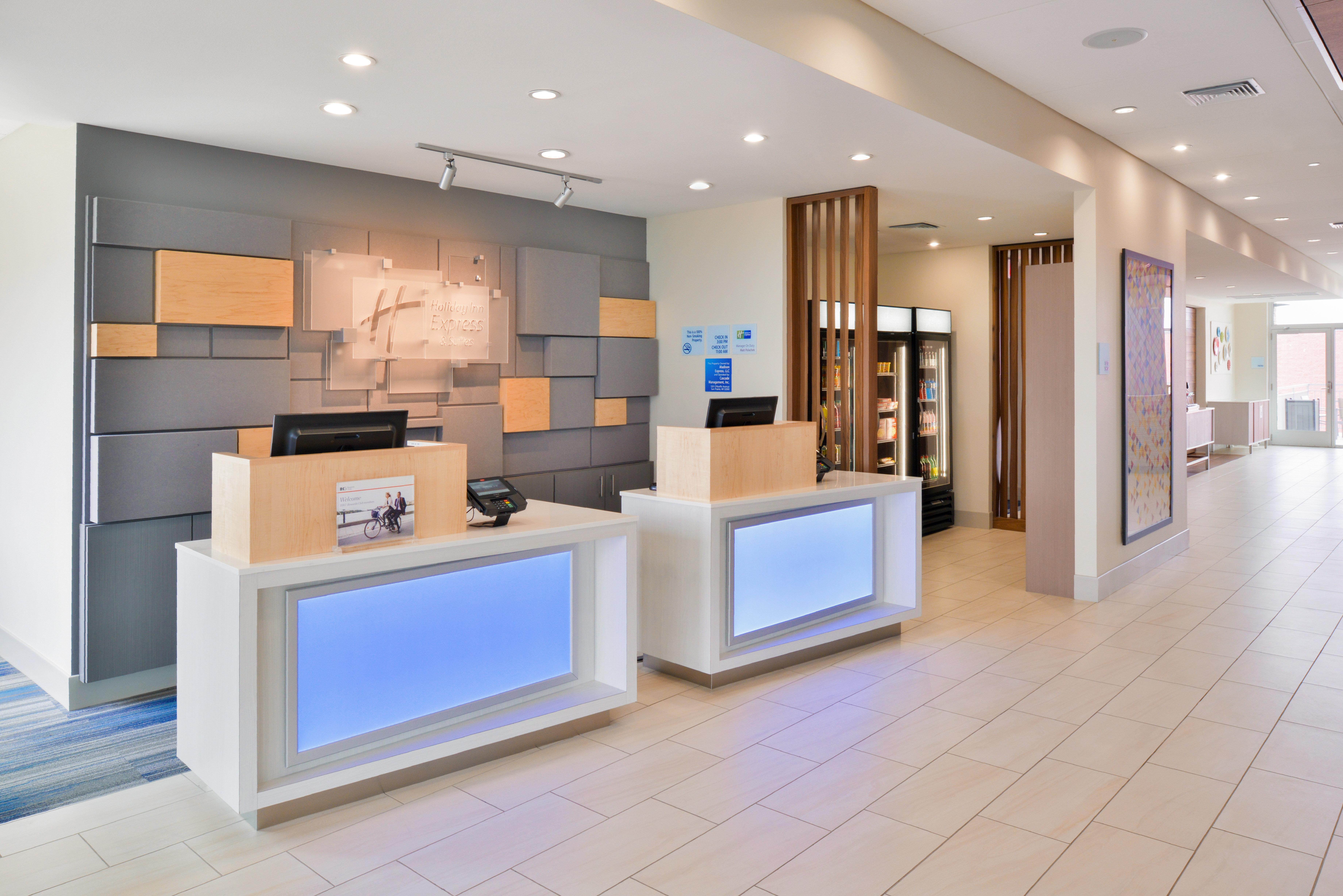 Holiday Inn Express & Suites Madison By Ihg Exterior foto