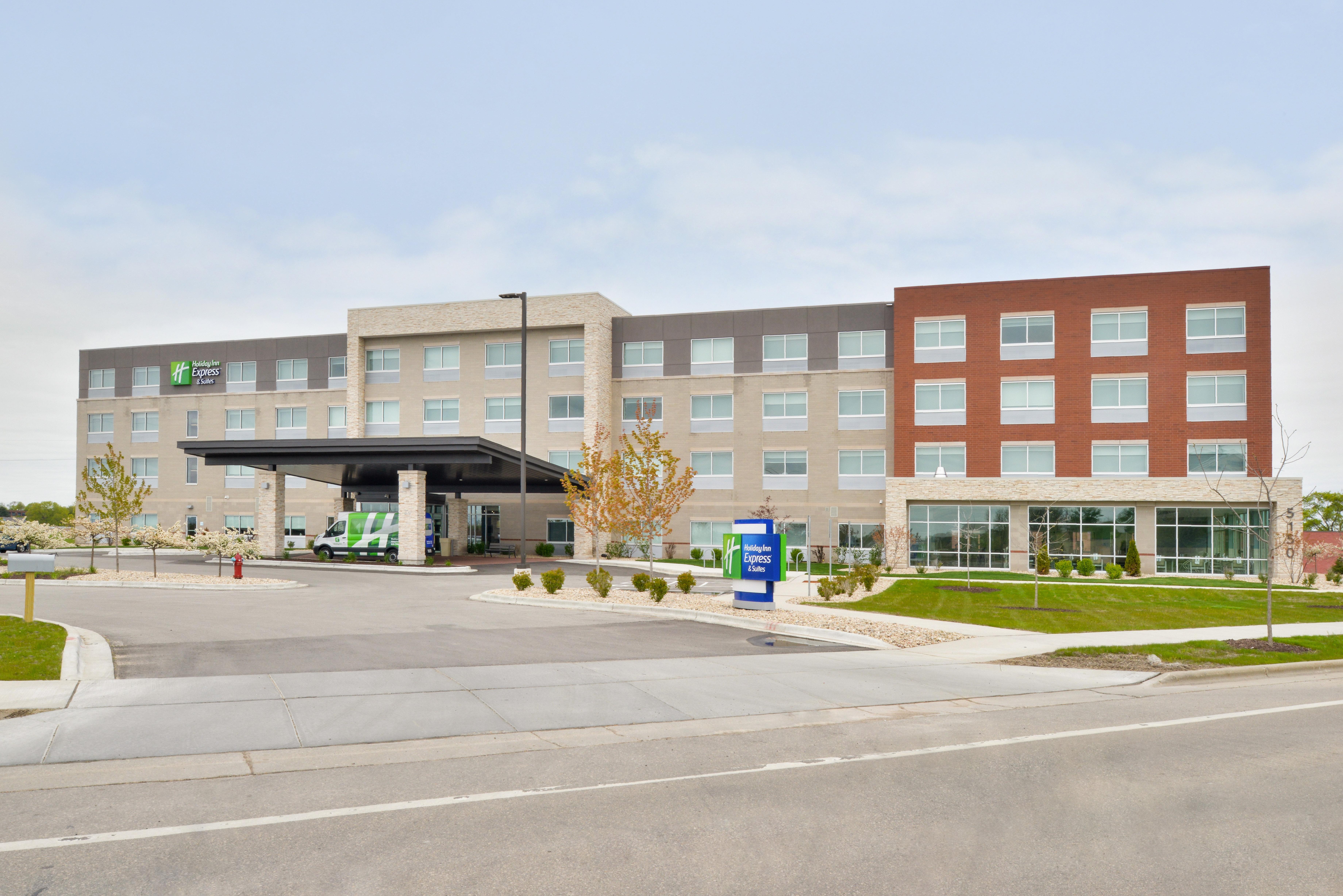 Holiday Inn Express & Suites Madison By Ihg Exterior foto