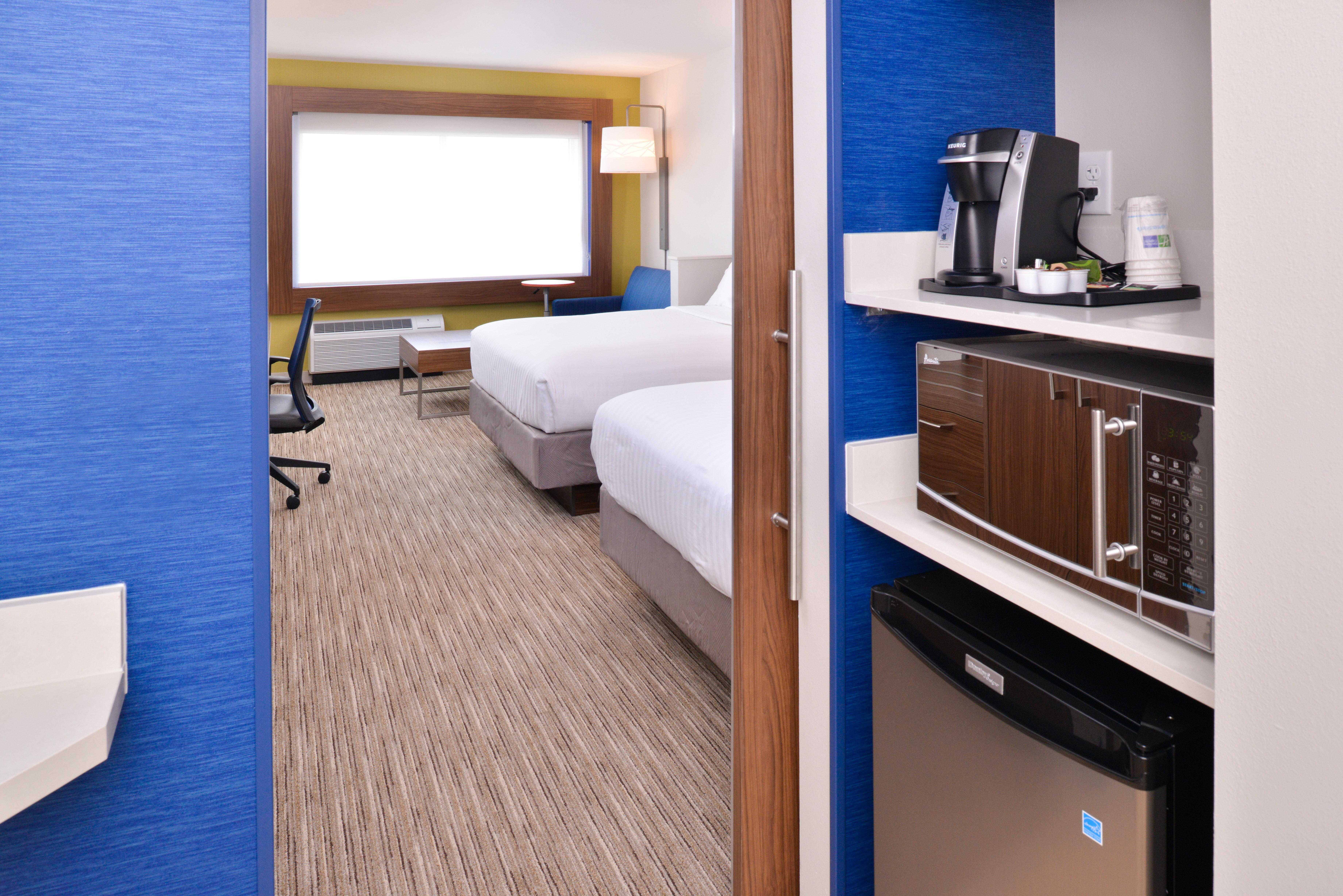 Holiday Inn Express & Suites Madison By Ihg Exterior foto