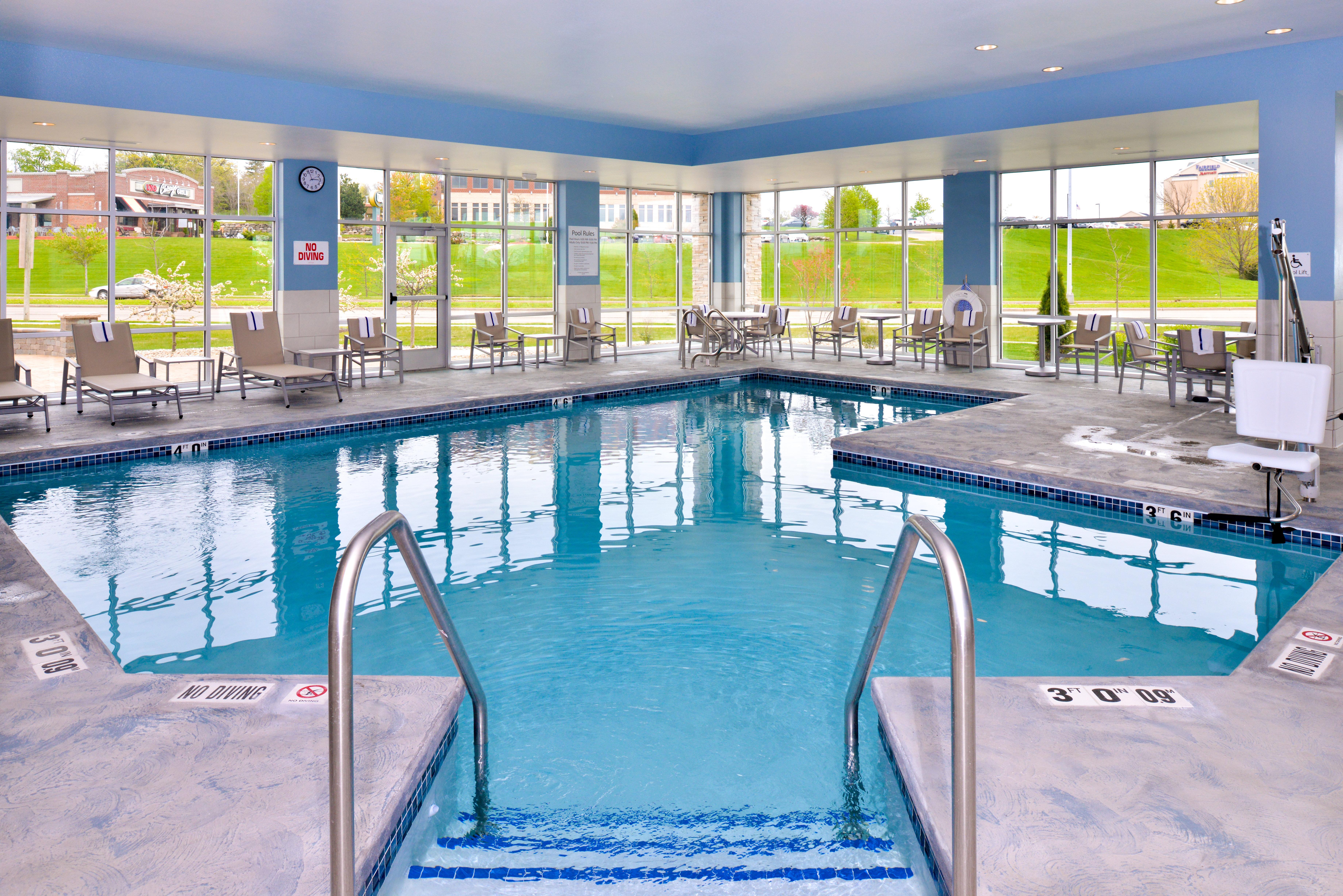 Holiday Inn Express & Suites Madison By Ihg Exterior foto