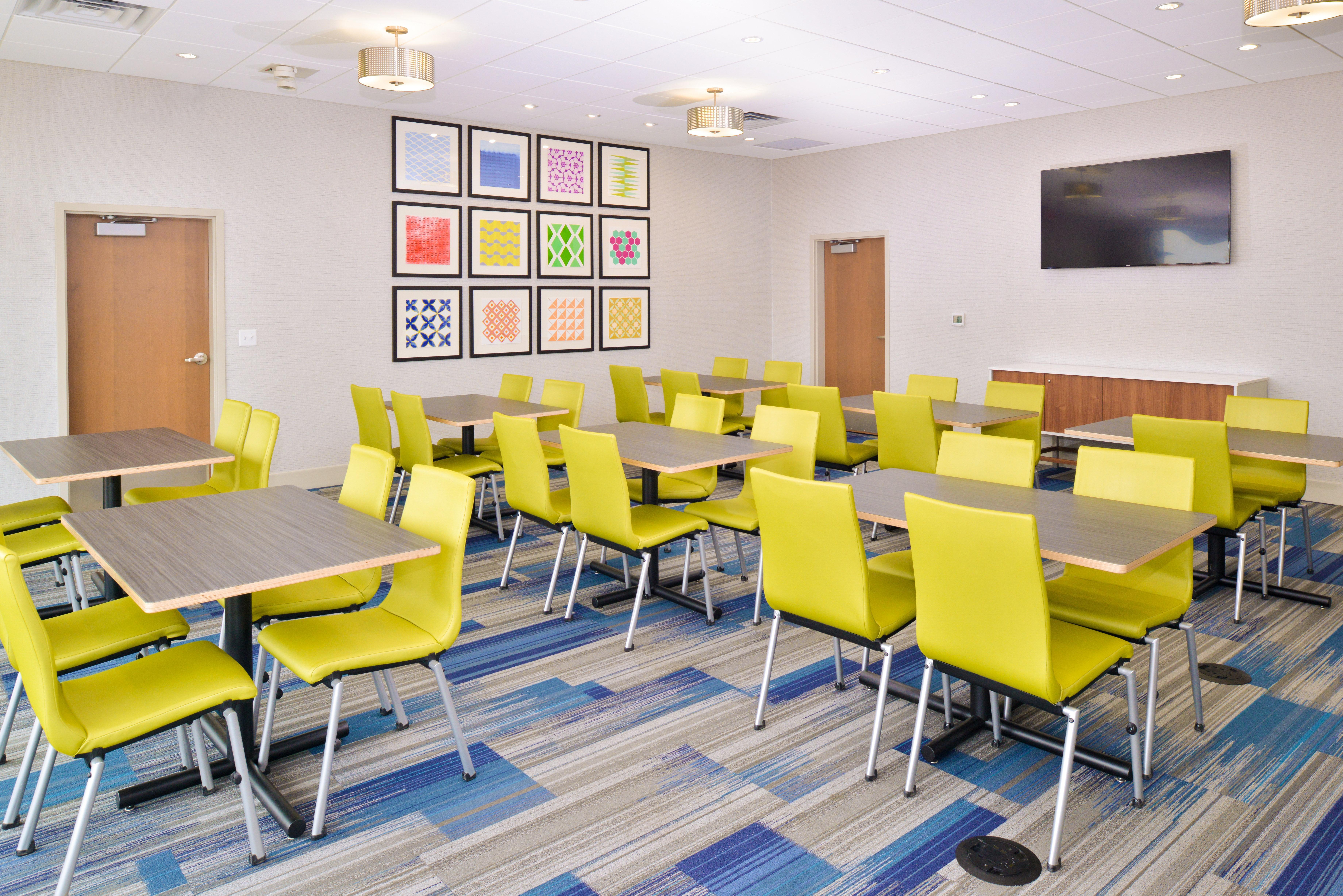 Holiday Inn Express & Suites Madison By Ihg Exterior foto