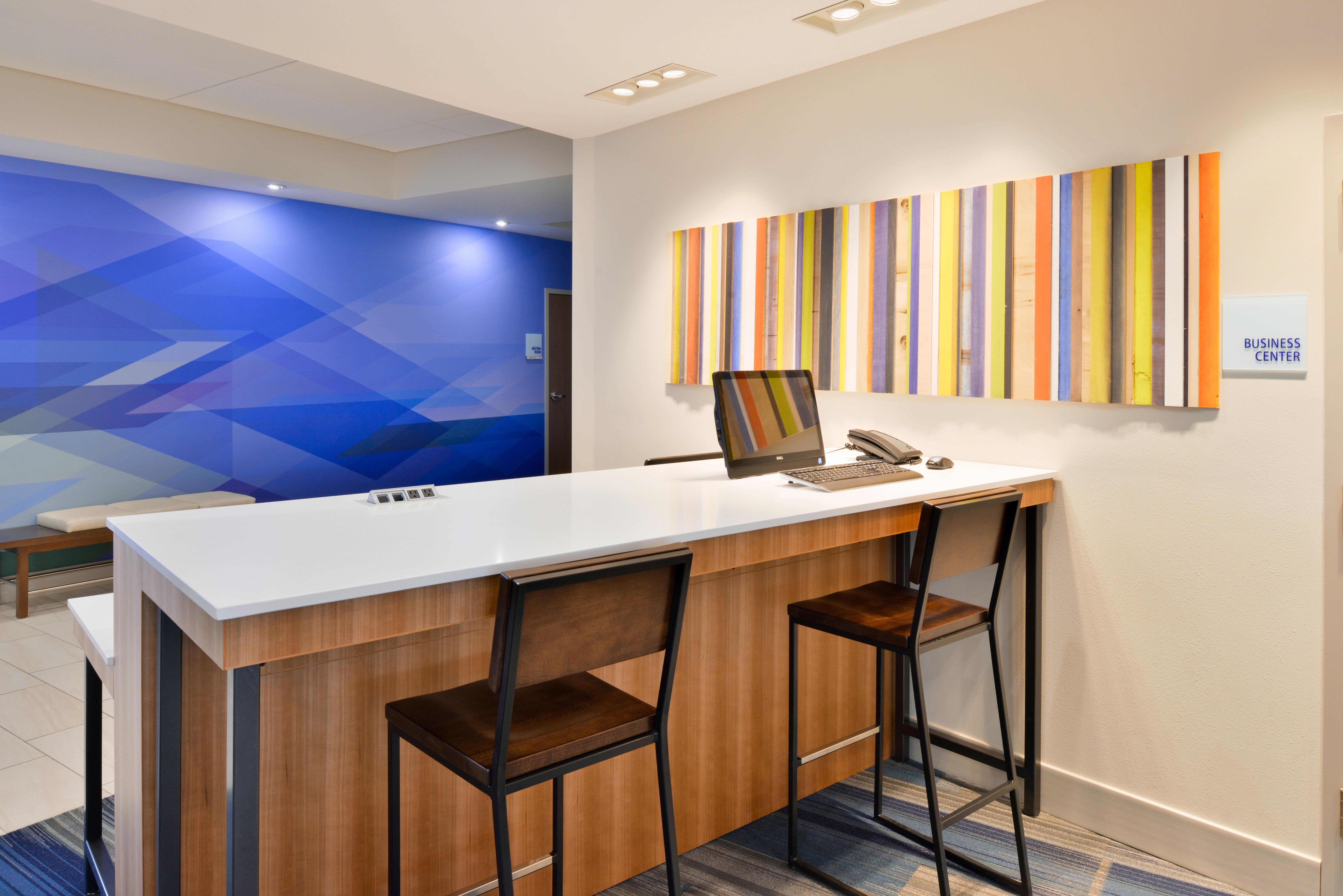 Holiday Inn Express & Suites Madison By Ihg Exterior foto