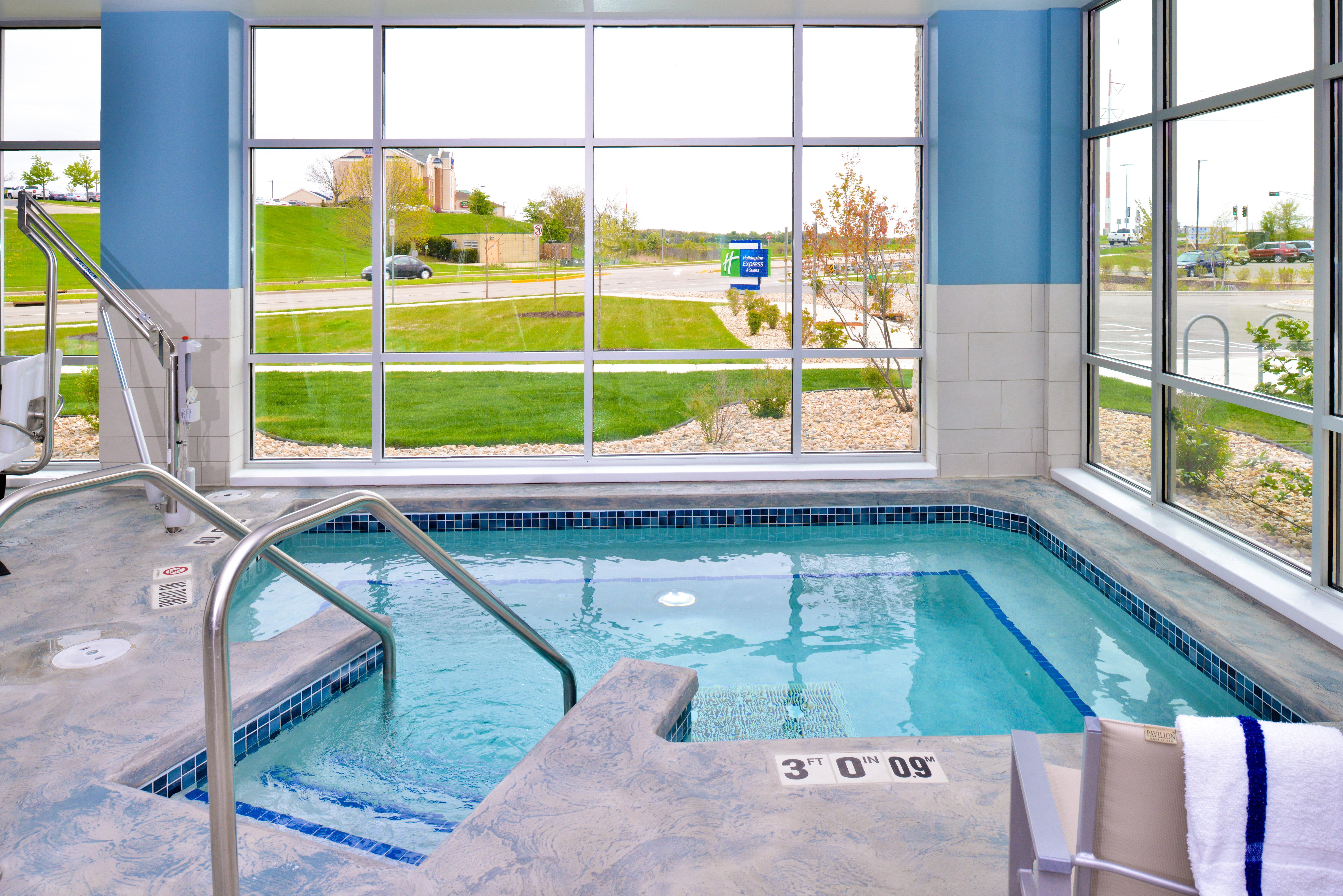 Holiday Inn Express & Suites Madison By Ihg Exterior foto