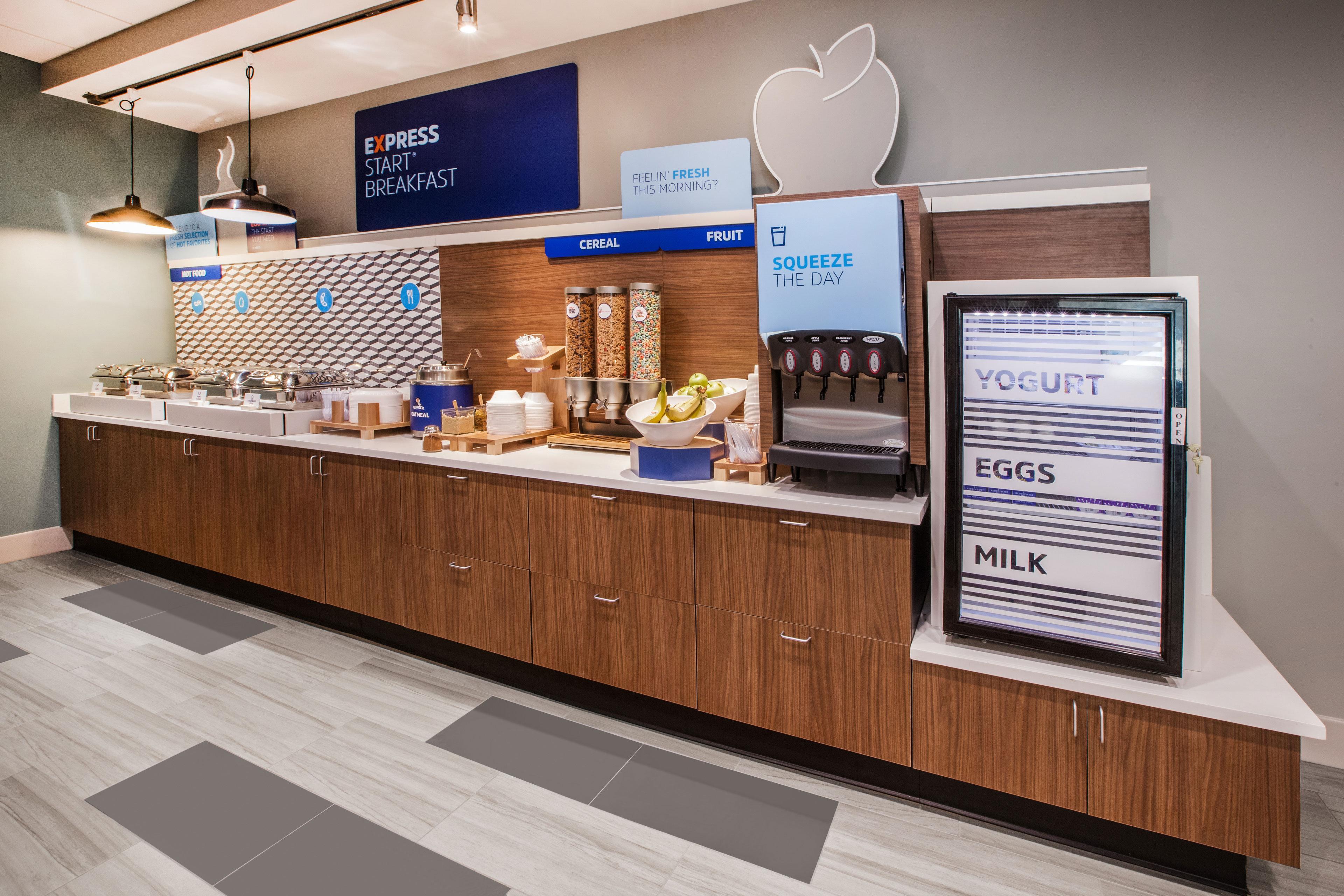 Holiday Inn Express & Suites Madison By Ihg Exterior foto